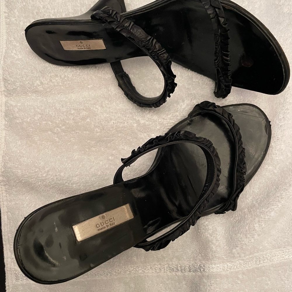 Gucci Women's Elegant Black Heels - Picture 4 of 6